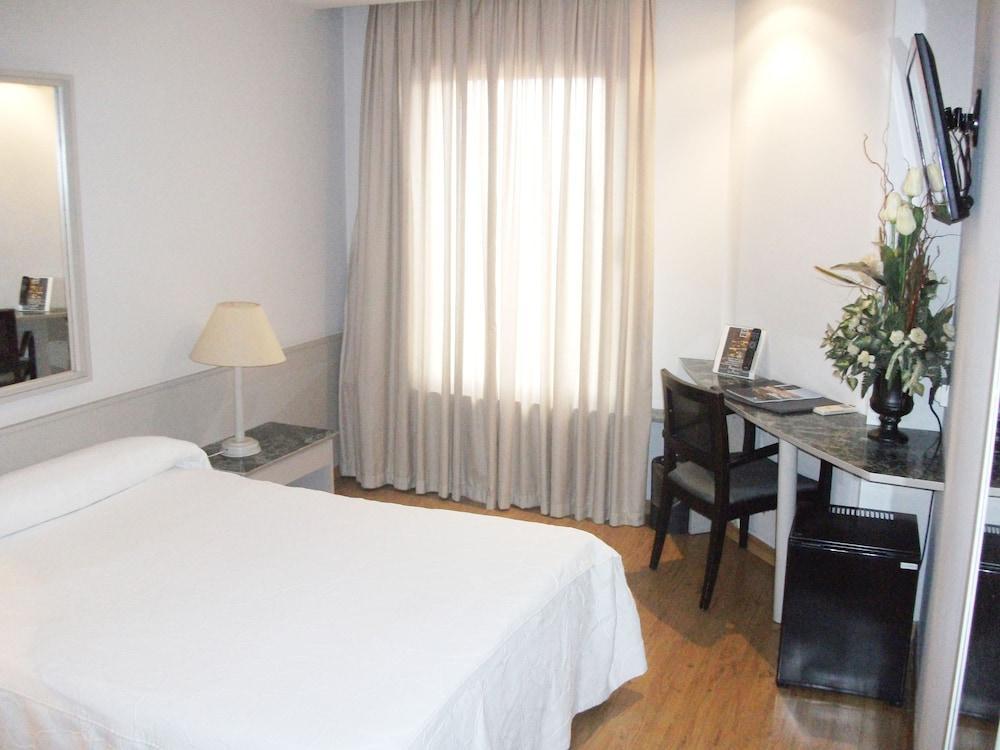 Zenit Calahorra Hotel Bagian luar foto