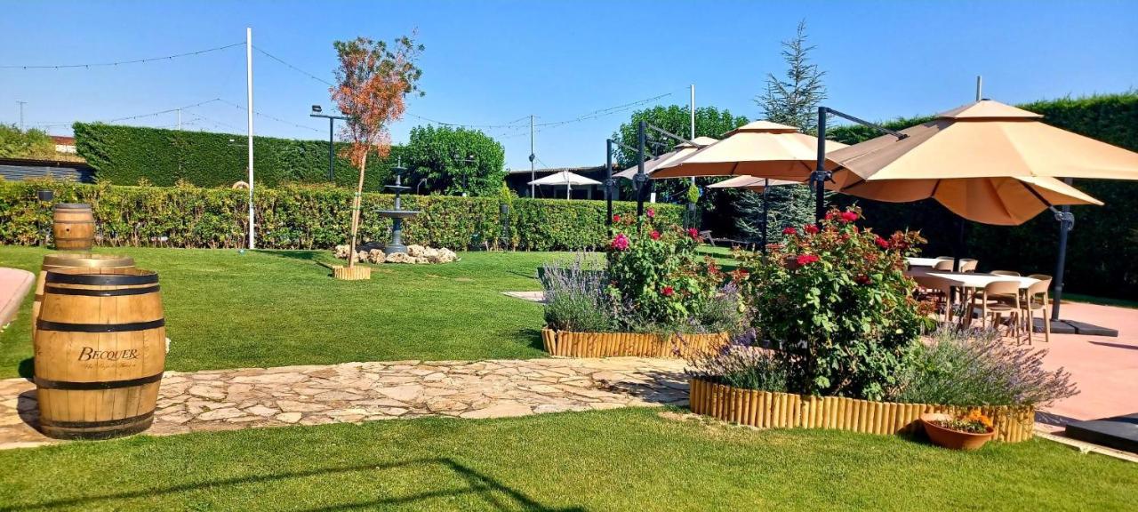 Zenit Calahorra Hotel Bagian luar foto
