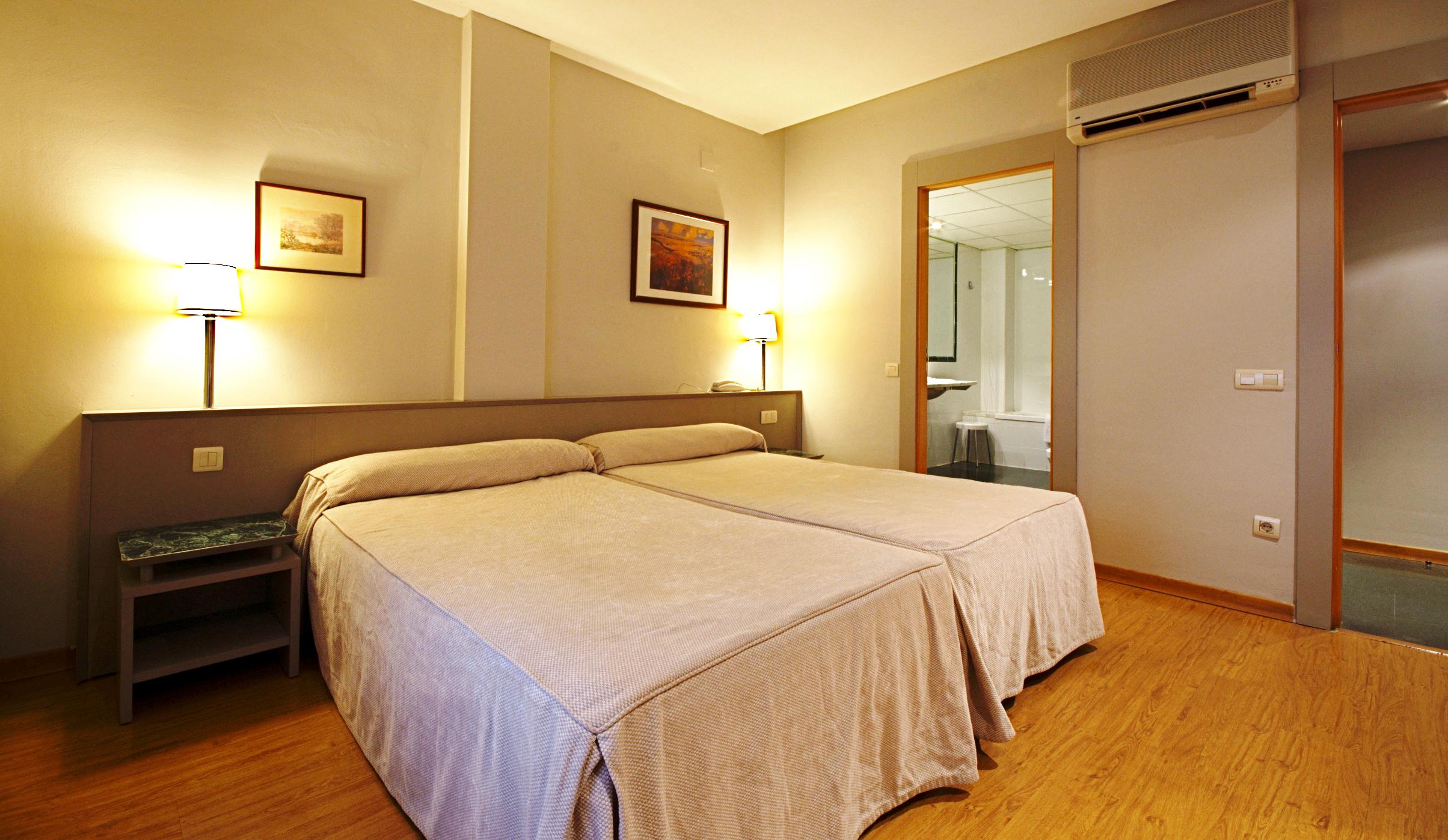 Zenit Calahorra Hotel Bagian luar foto