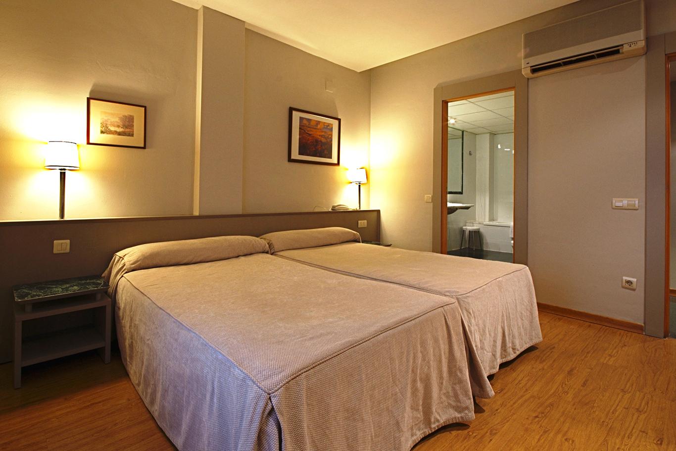 Zenit Calahorra Hotel Bagian luar foto
