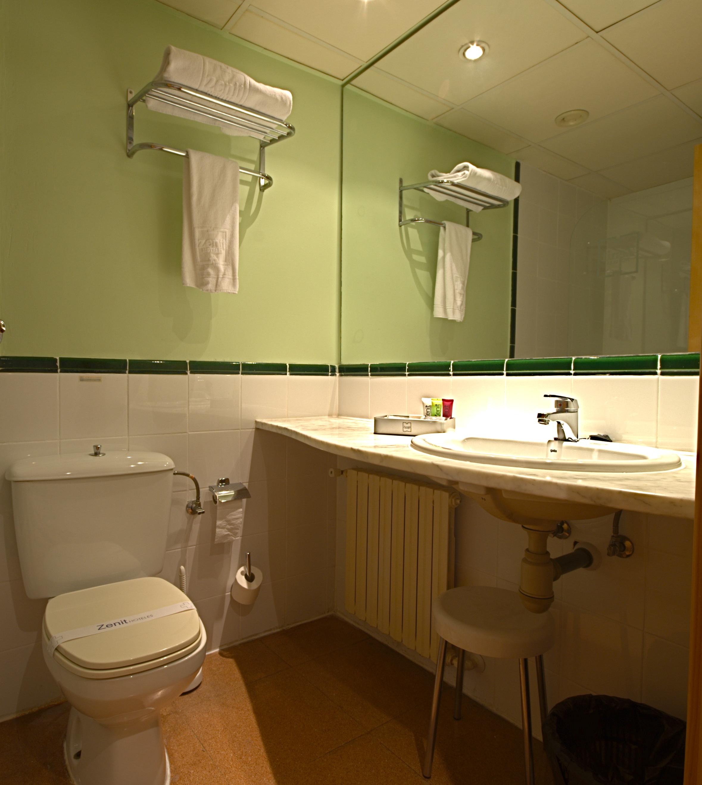Zenit Calahorra Hotel Bagian luar foto