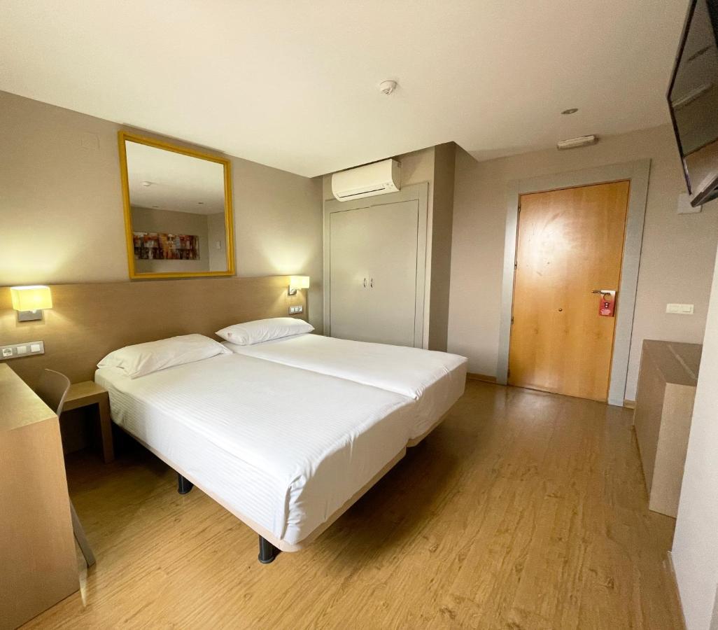 Zenit Calahorra Hotel Bagian luar foto