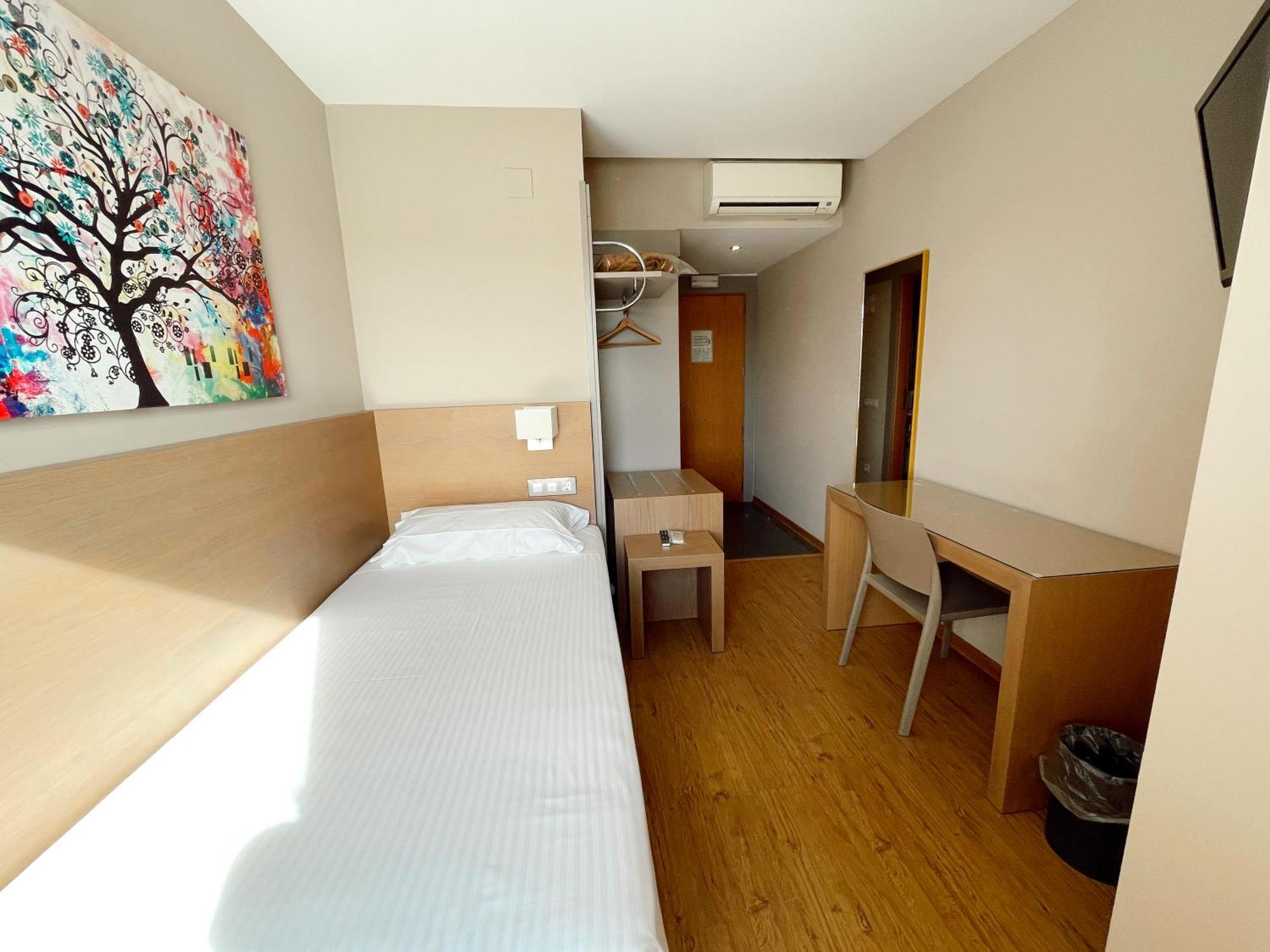 Zenit Calahorra Hotel Bagian luar foto